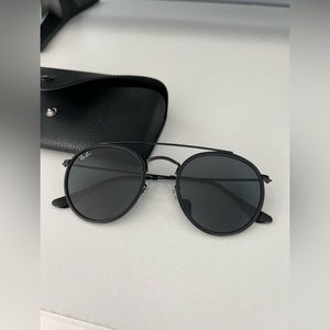 Black Ray-Ban Sunglasses